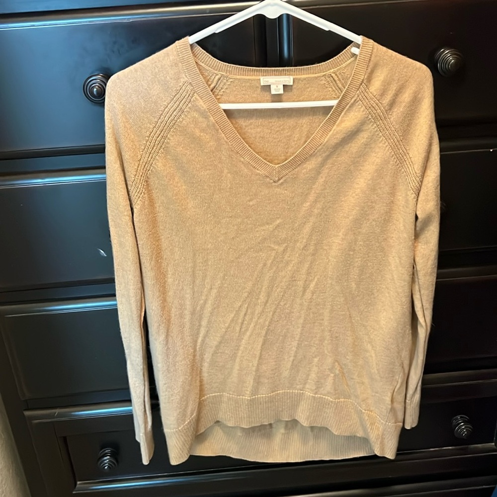 GAP sweater v neck
